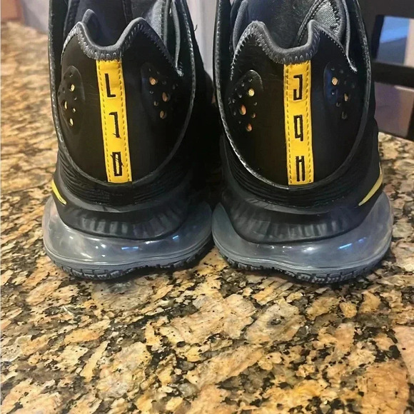 New Lebrons Low 19s Black&Yellow - Picture 7 of 8
